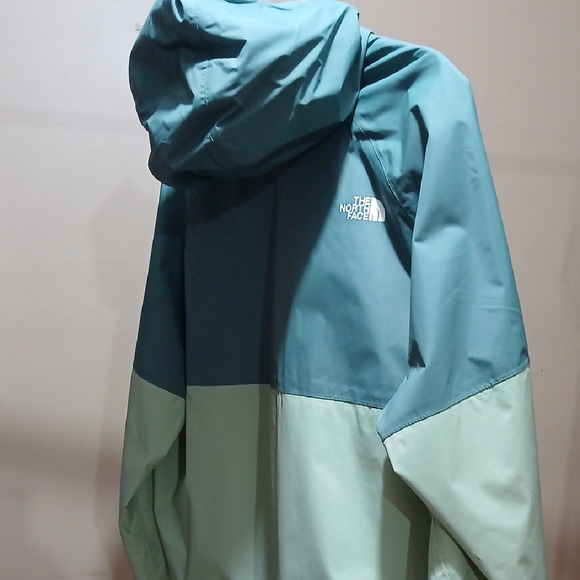 The North Face Green Two-Toned Nylon Hoodie NWT - Picture 6 of 10